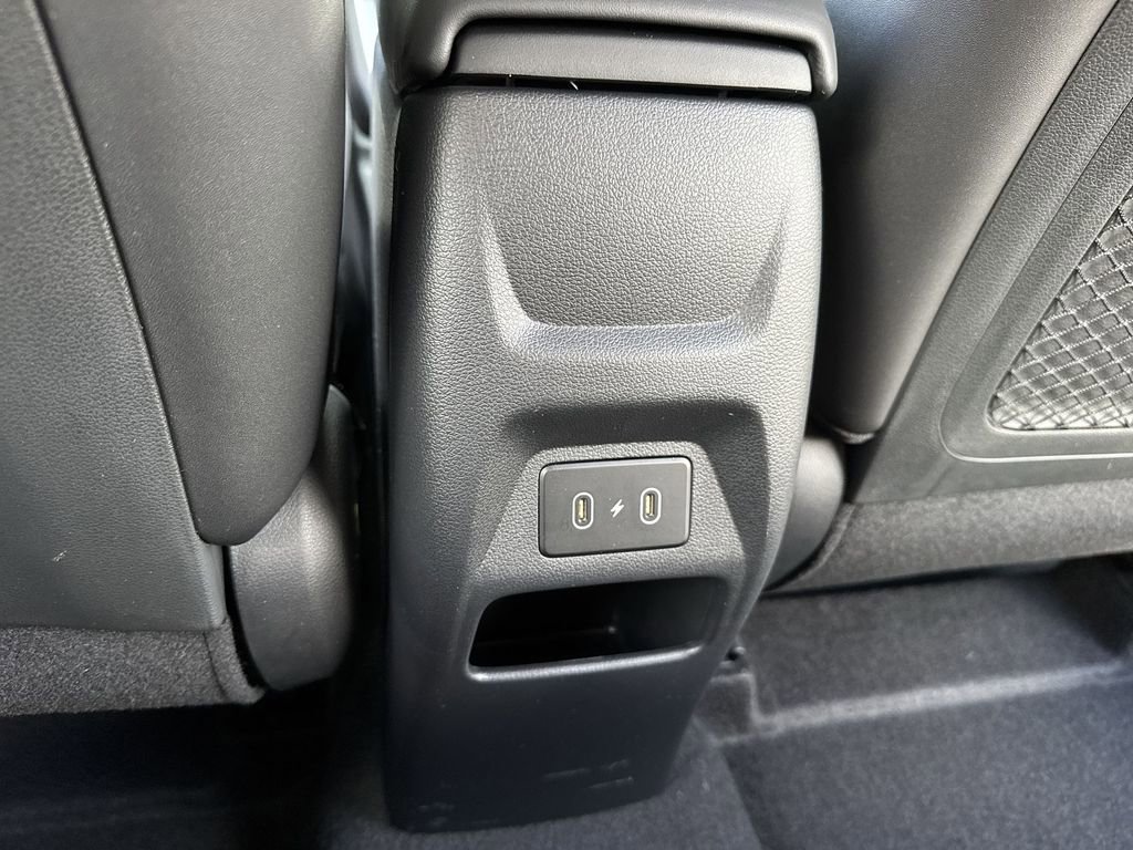 Used 2024 Hyundai Venue Limited image 38