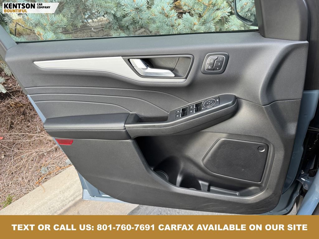 Used 2025 Ford Escape Platinum image 21