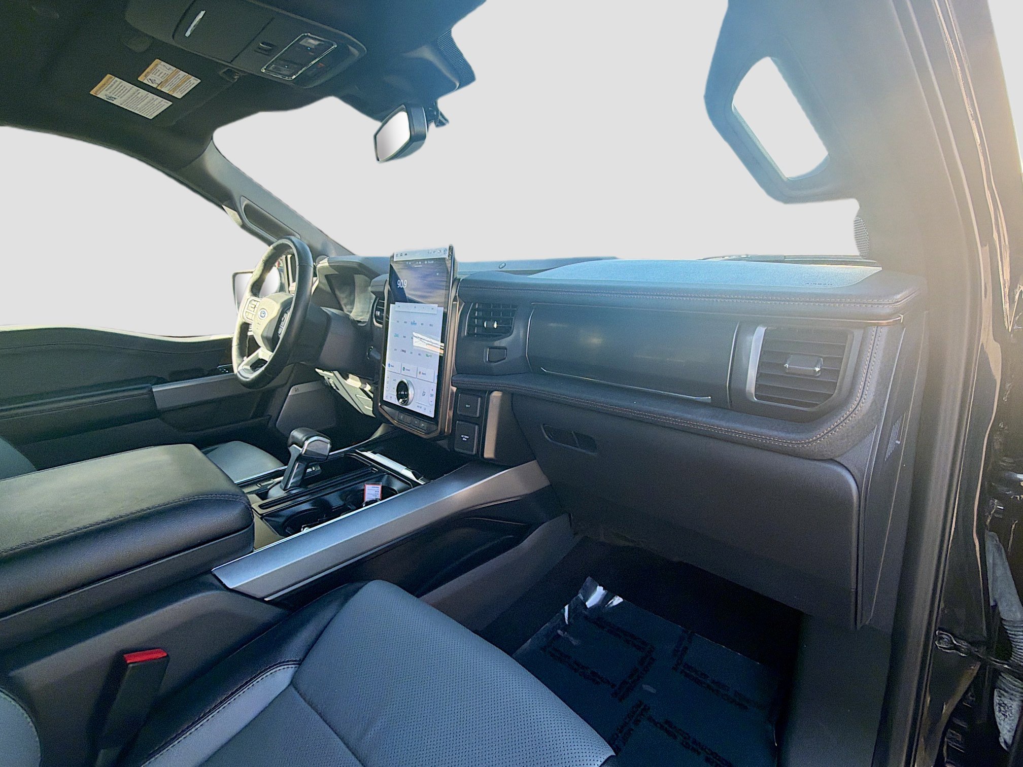 Used 2023 Ford F150 Lightning Lariat image 30