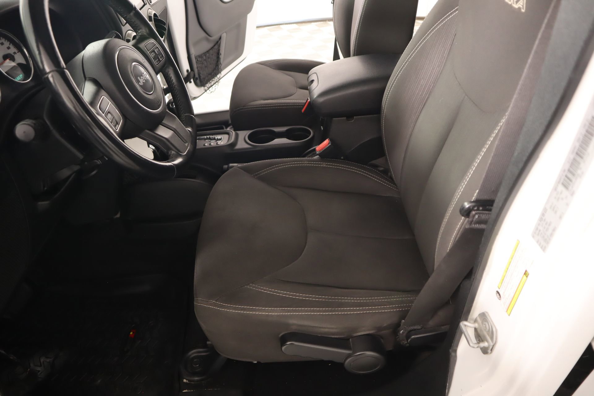 Used 2017 Jeep Wrangler Unlimited Sahara image 10