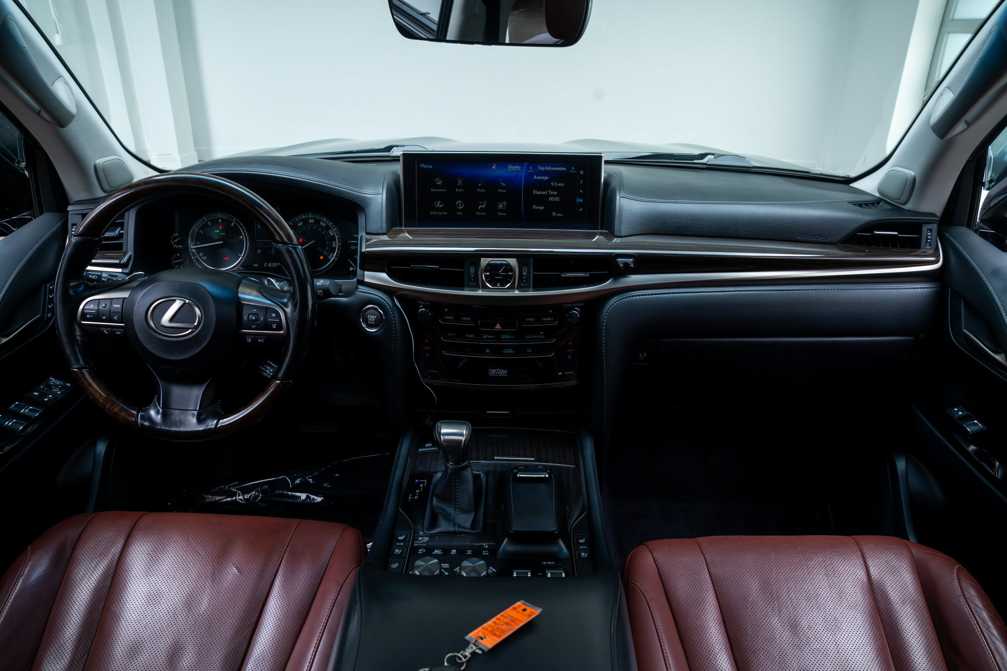 Used 2016 Lexus LX 570 4WD w/ Luxury Package image 7