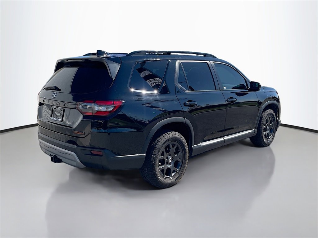 Used 2025 Honda Pilot TrailSport image 7