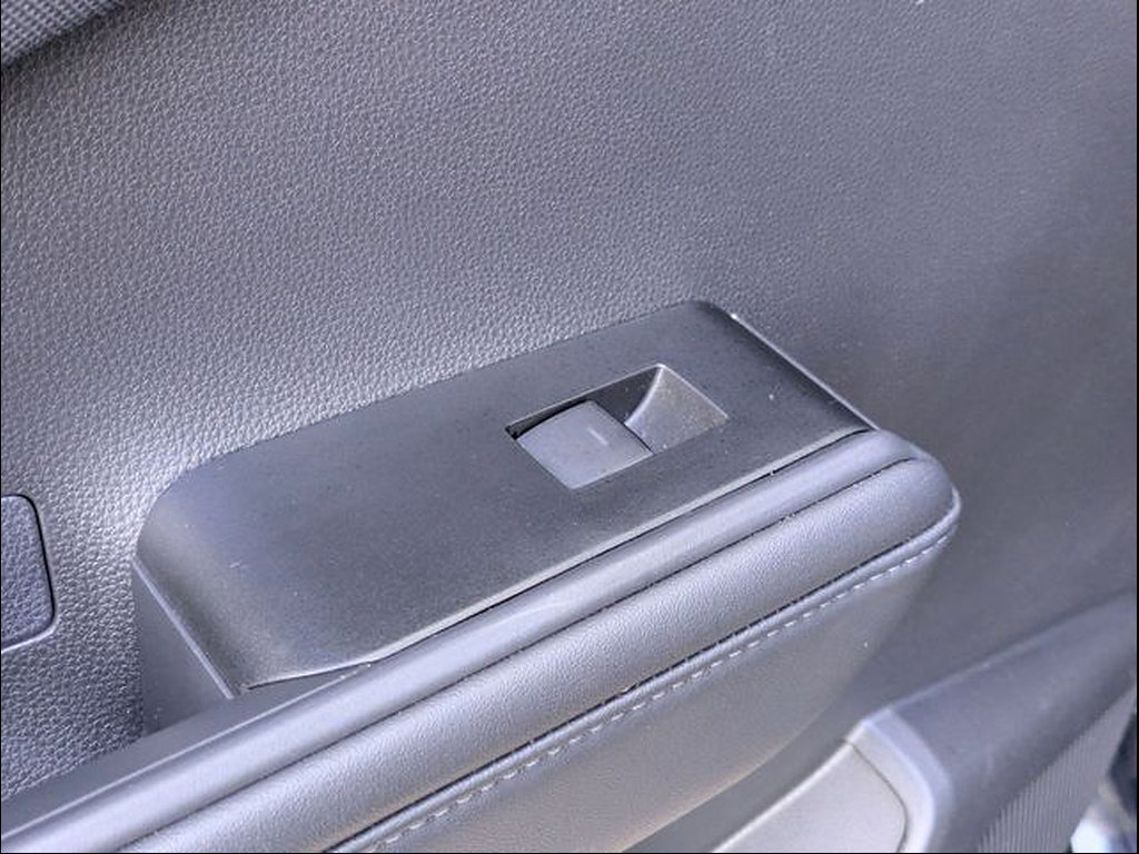 Certified 2025 Toyota Highlander LE FWD image 22