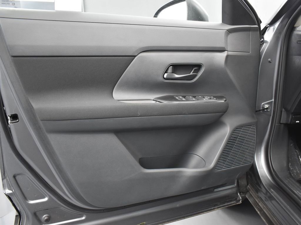 Used 2025 Nissan Kicks S image 26