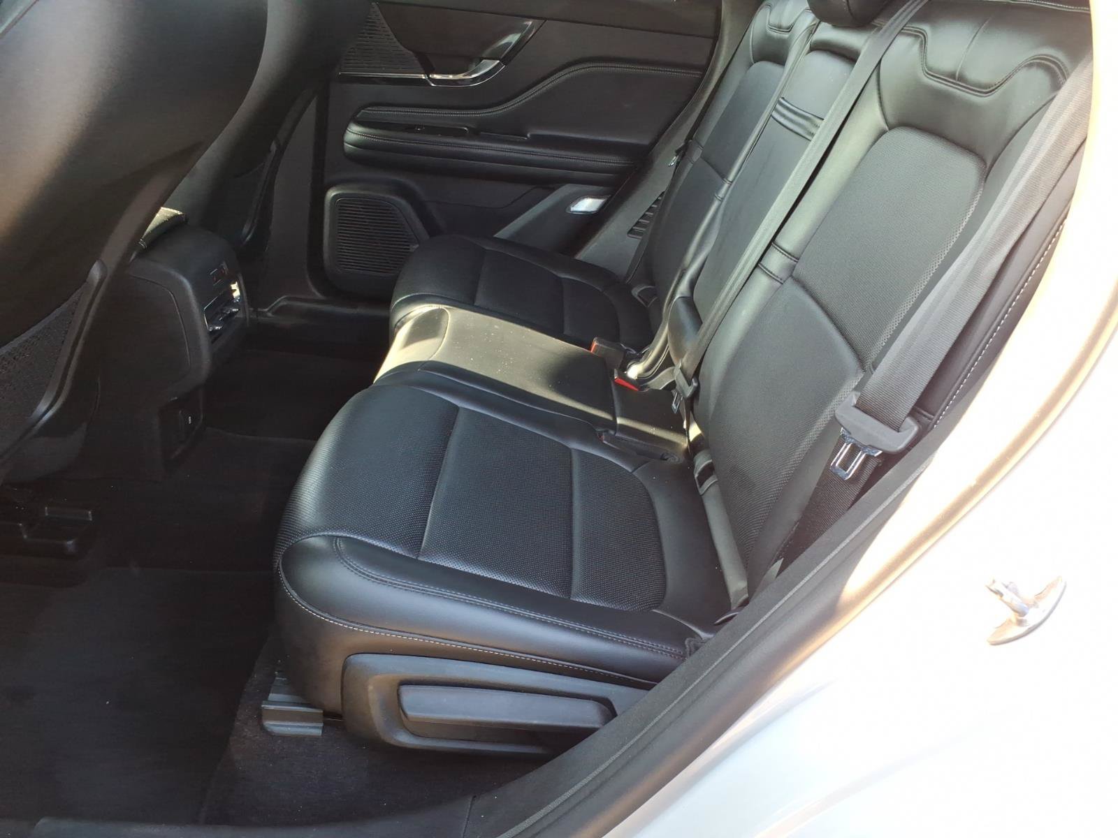 Used 2022 Lincoln Corsair AWD w/ Premium Package image 11