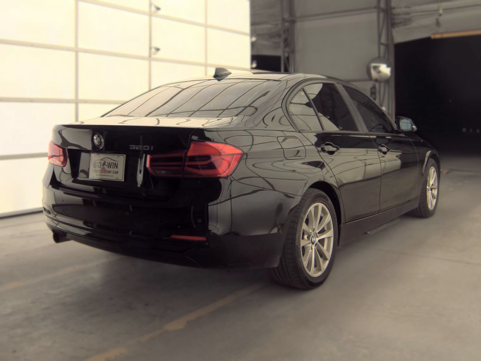 Used 2016 BMW 320i Sedan w/ Driver Assistance Package RWD image 4