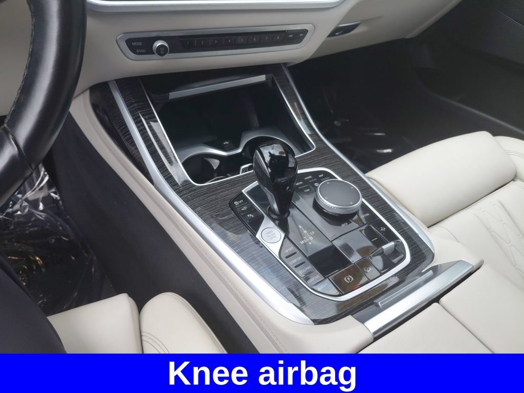 Used 2022 BMW X7 xDrive40i w/ M Sport Package AWD/4WD image 29