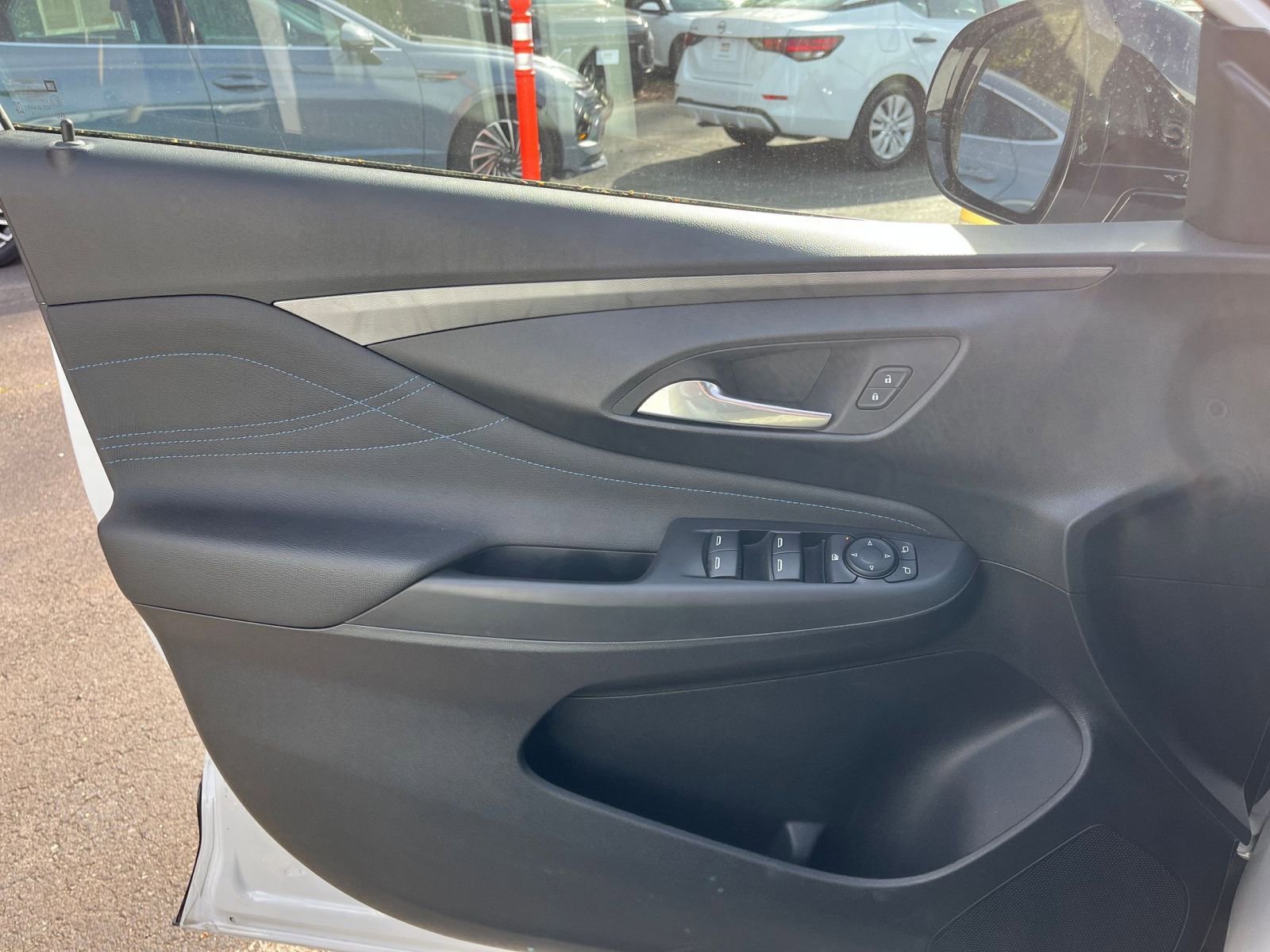 Used 2025 Buick Envista Sport Touring image 18