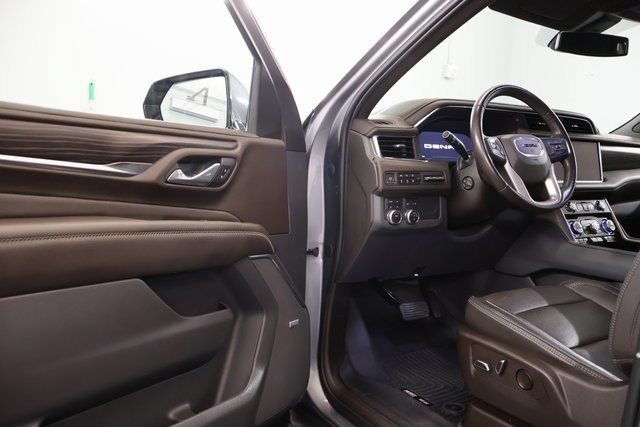 Used 2022 GMC Yukon XL Denali AWD/4WD image 9