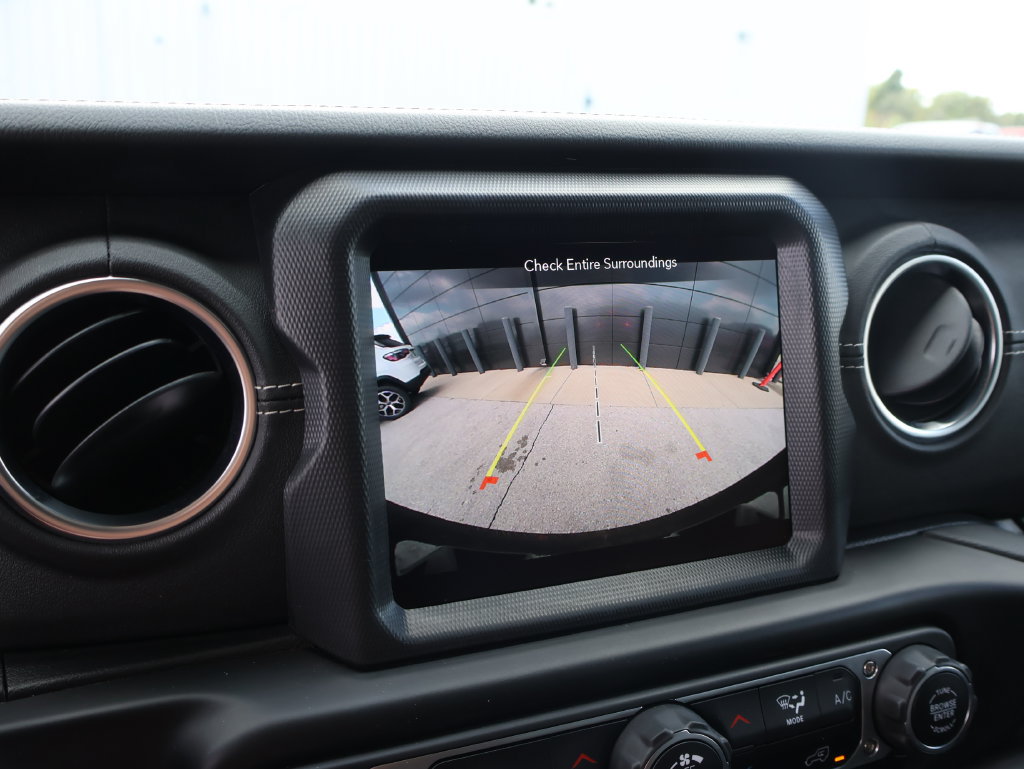 Used 2023 Jeep Wrangler Unlimited Sahara AWD/4WD image 32