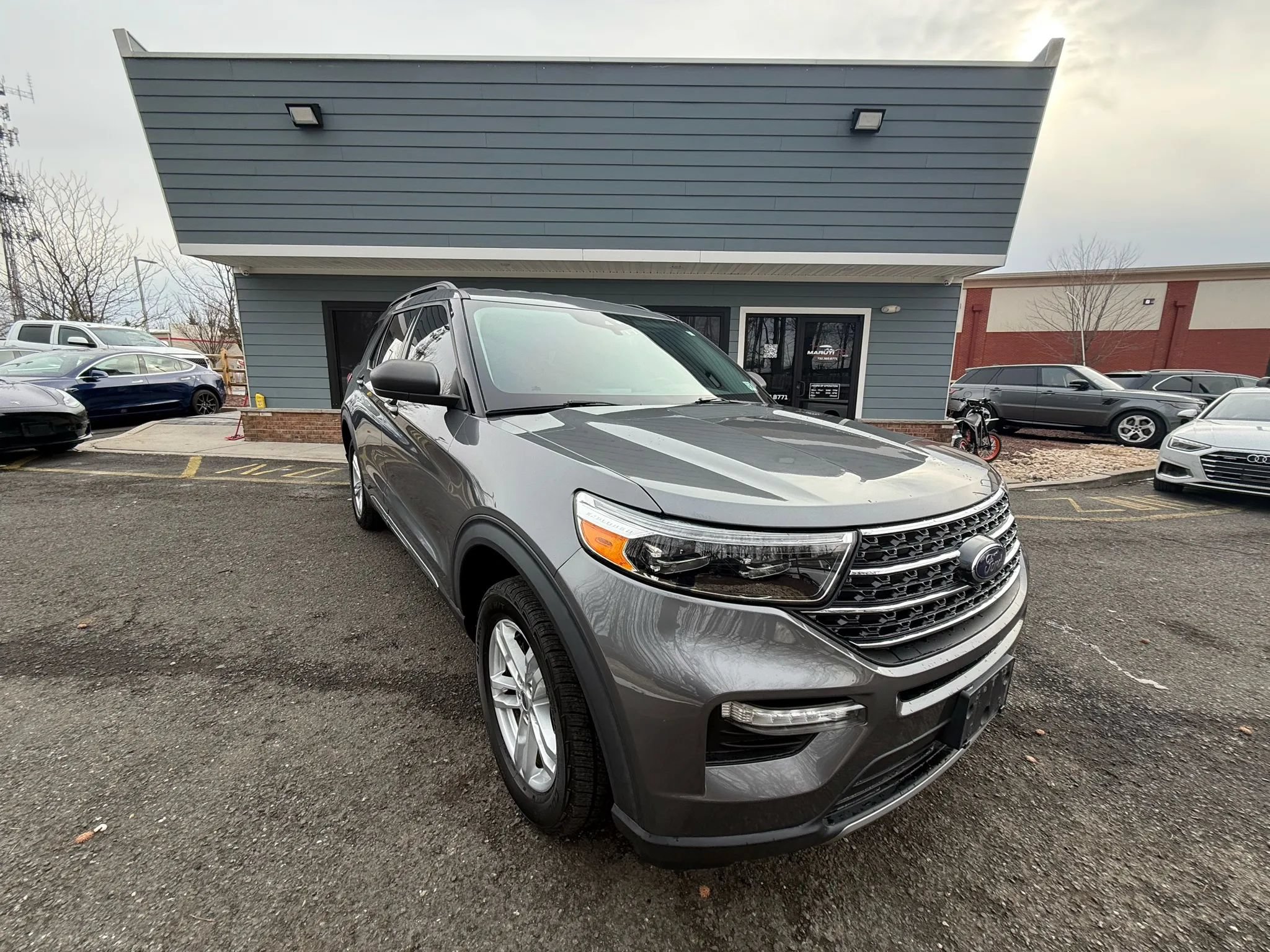 Used 2021 Ford Explorer XLT w/ Equipment Group 202A AWD/4WD image 8