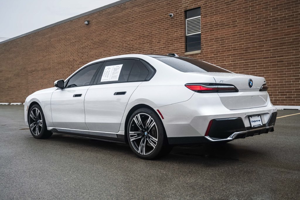 Used 2025 BMW i7 xDrive60 AWD/4WD image 4