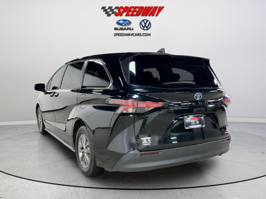 Used 2021 Toyota Sienna XLE image 5