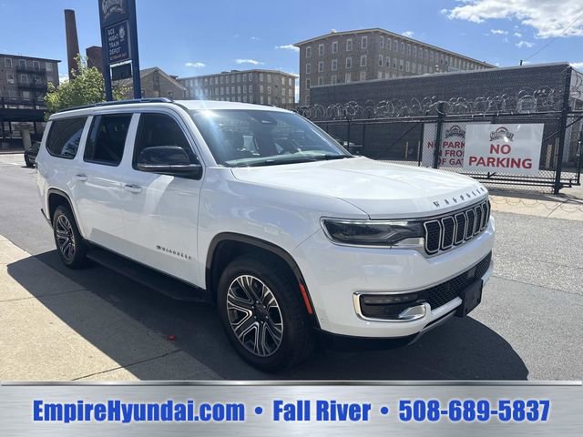 Used 2024 Jeep Wagoneer L Series II w/ Flexible Seating Group AWD/4WD image 2