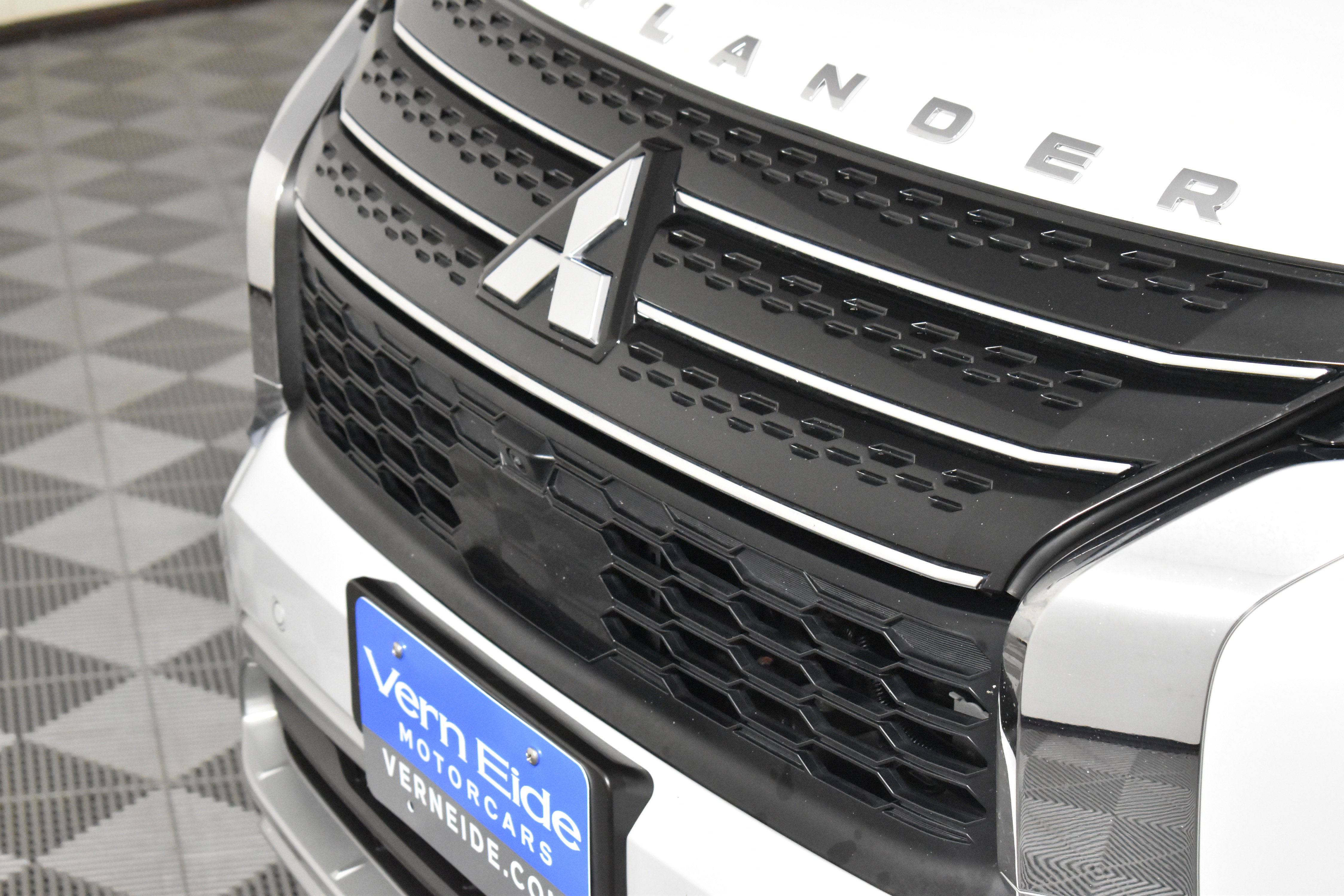 Used 2024 Mitsubishi Outlander SE image 11