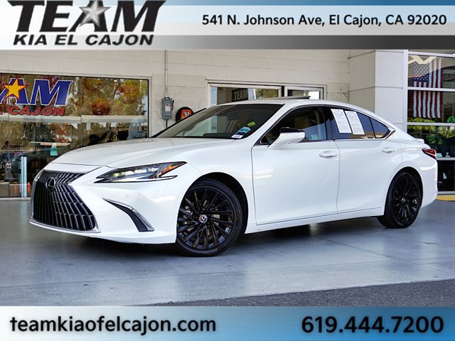 Used 2024 Lexus ES 300h Ultra Luxury w/ Accessory Package (Z2) FWD image 2