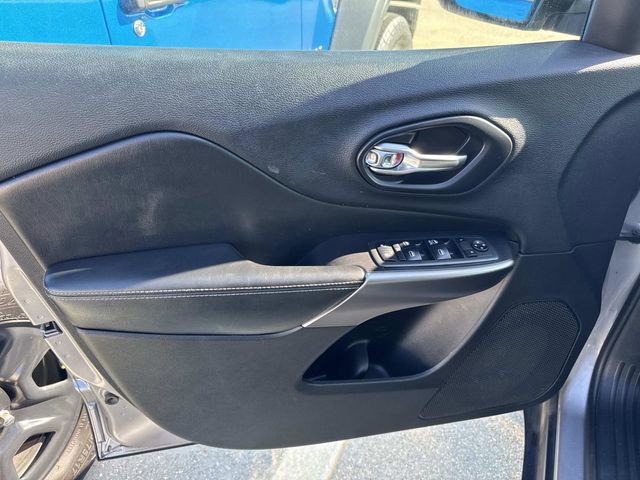 Used 2019 Jeep Cherokee Latitude w/ Popular Appearance Group image 23