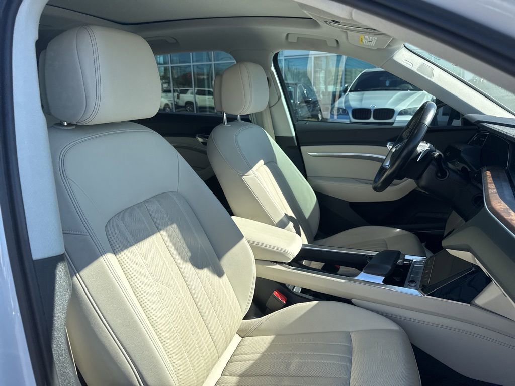 Used 2019 Audi e-tron Premium Plus image 16