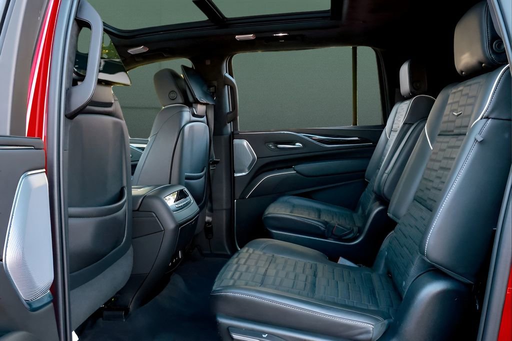 Used 2023 Cadillac Escalade ESV V AWD/4WD image 21