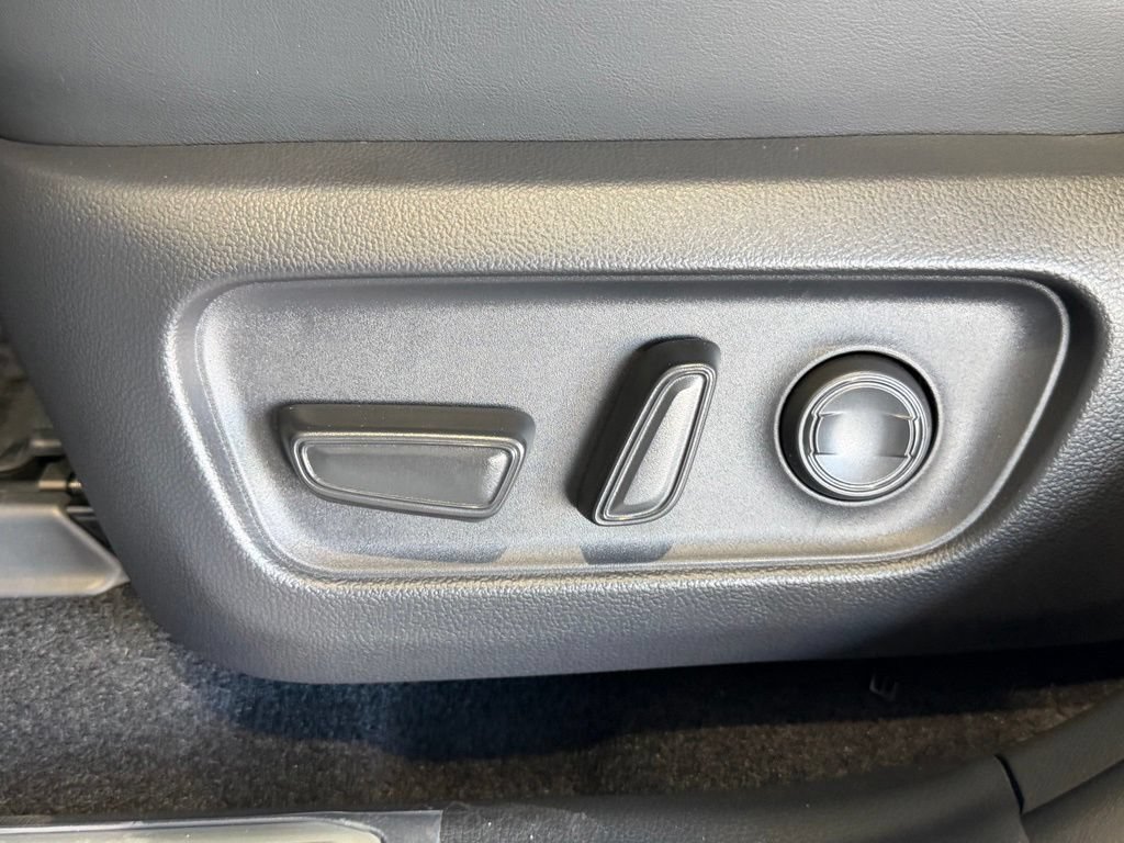 New 2026 Toyota RAV4 XSE AWD/4WD image 18