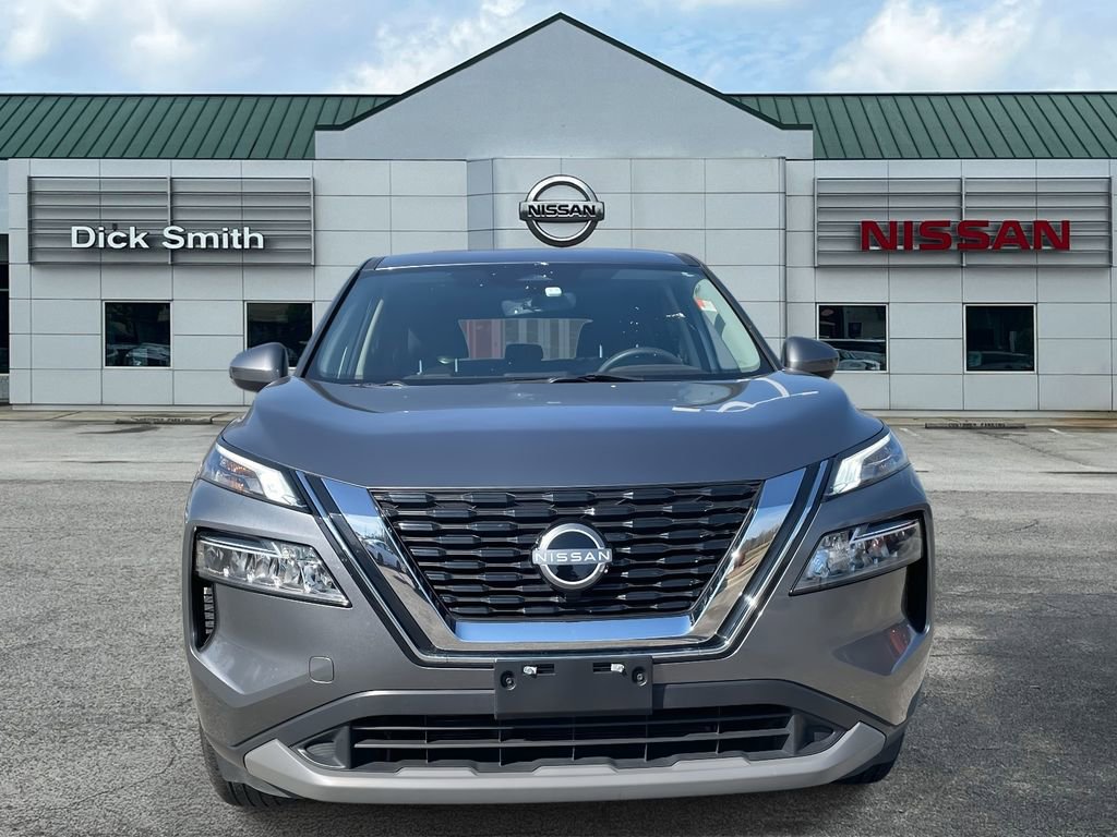 Used 2023 Nissan Rogue SV image 2