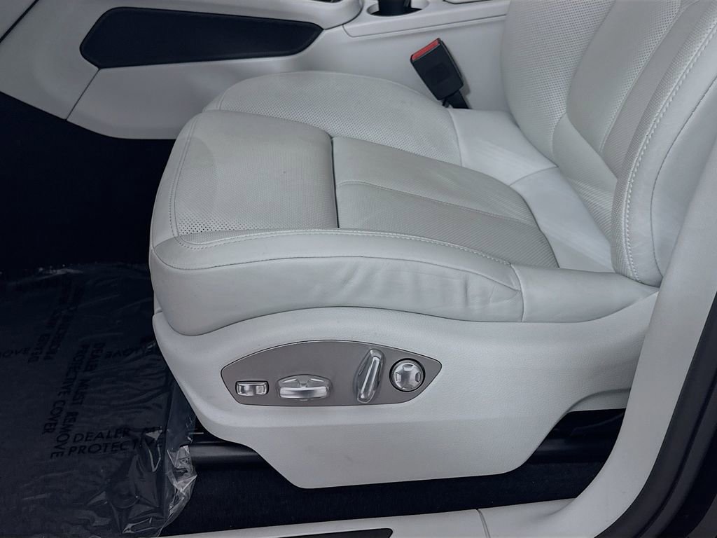 New 2026 Porsche Macan Turbo AWD/4WD image 22
