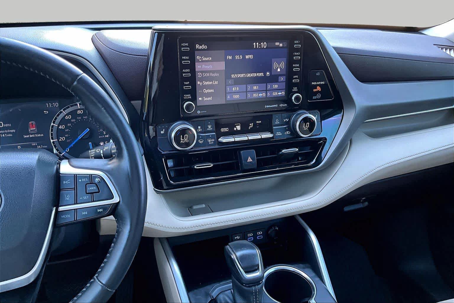 Used 2022 Toyota Highlander XLE AWD/4WD image 6