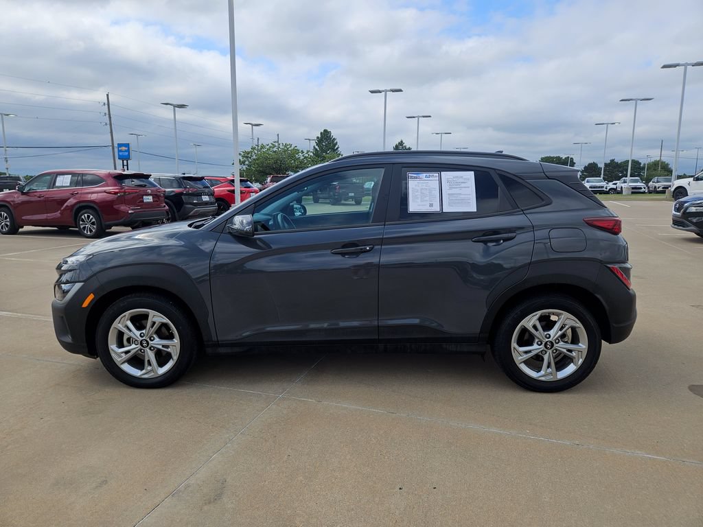 Used 2023 Hyundai Kona SEL w/ Cargo Package FWD image 5
