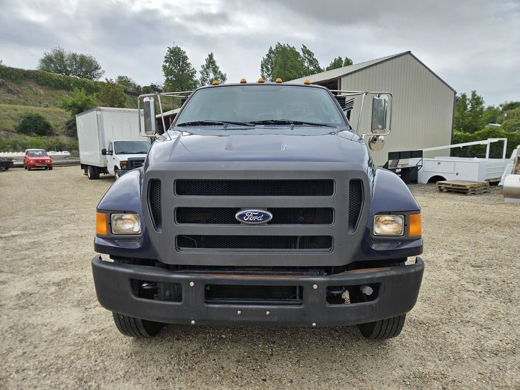 Used 2011 Ford F750 2WD Regular Cab Super Duty image 6