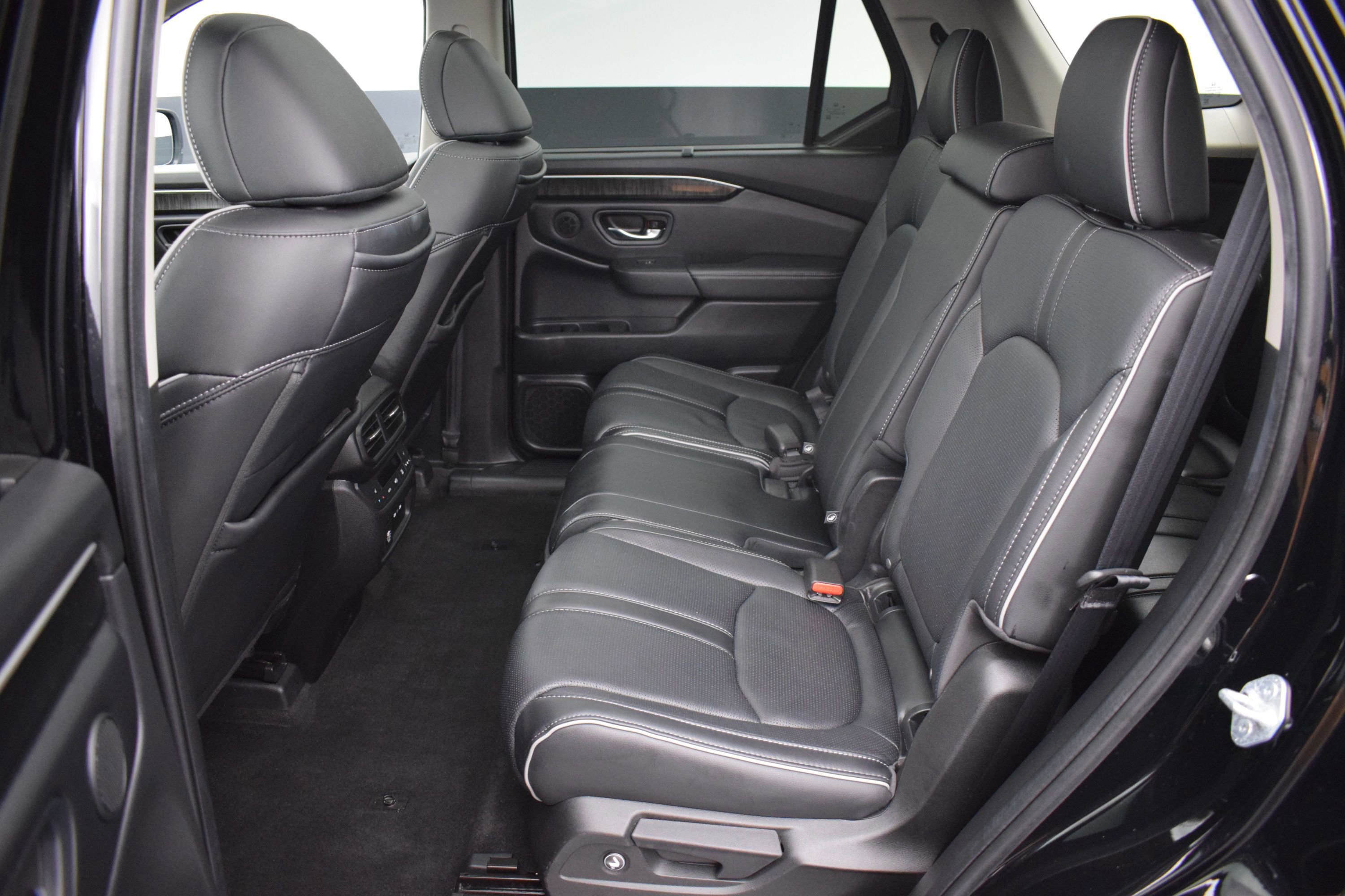 Used 2025 Honda Pilot Elite image 16