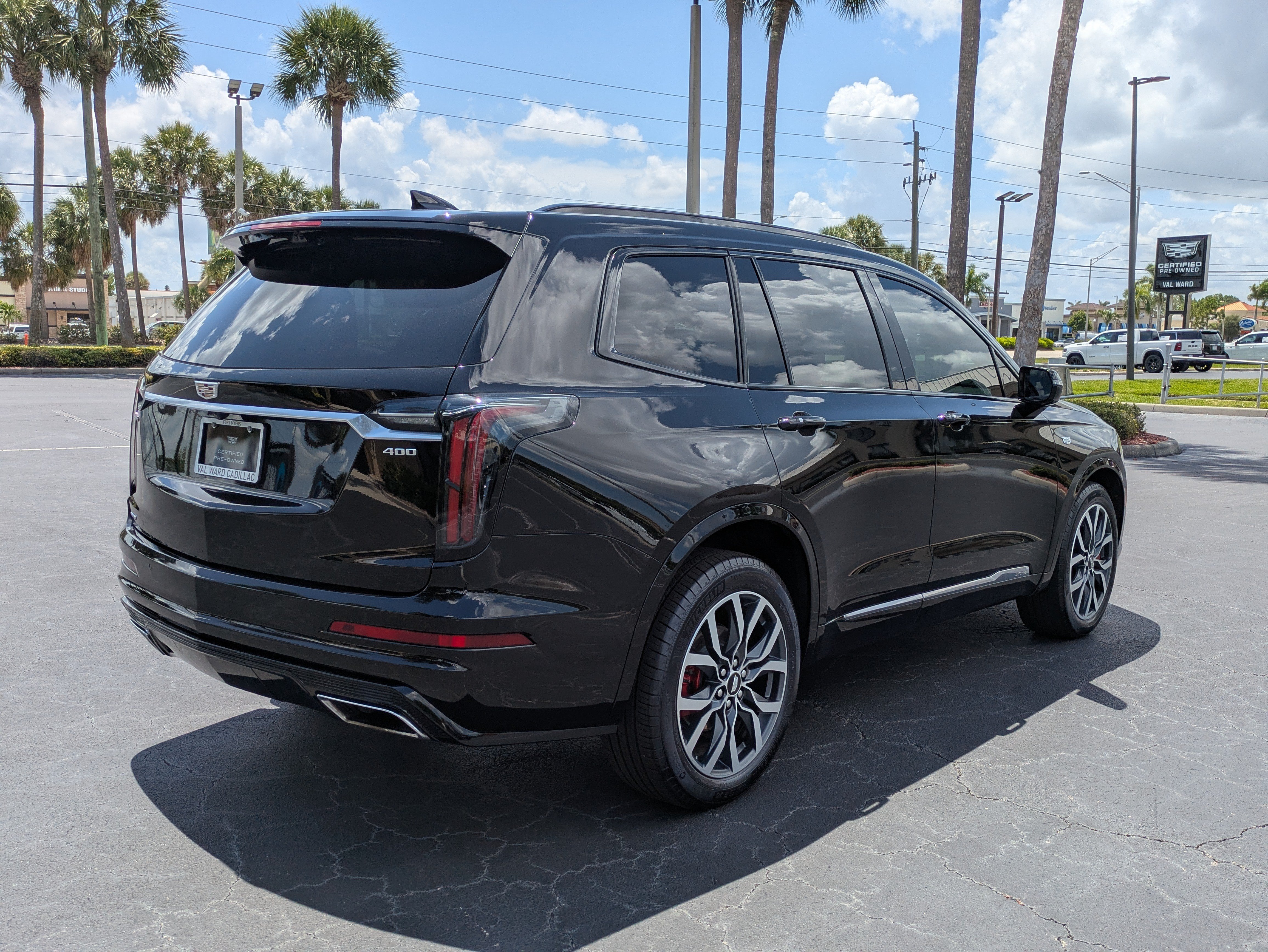 Used 2023 Cadillac XT6 Sport w/ Technology Package AWD/4WD image 6