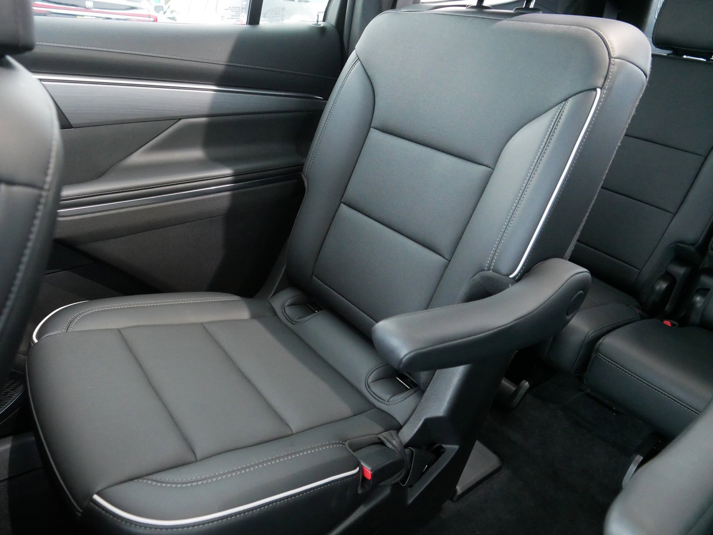 Certified 2025 Buick Enclave Preferred image 12