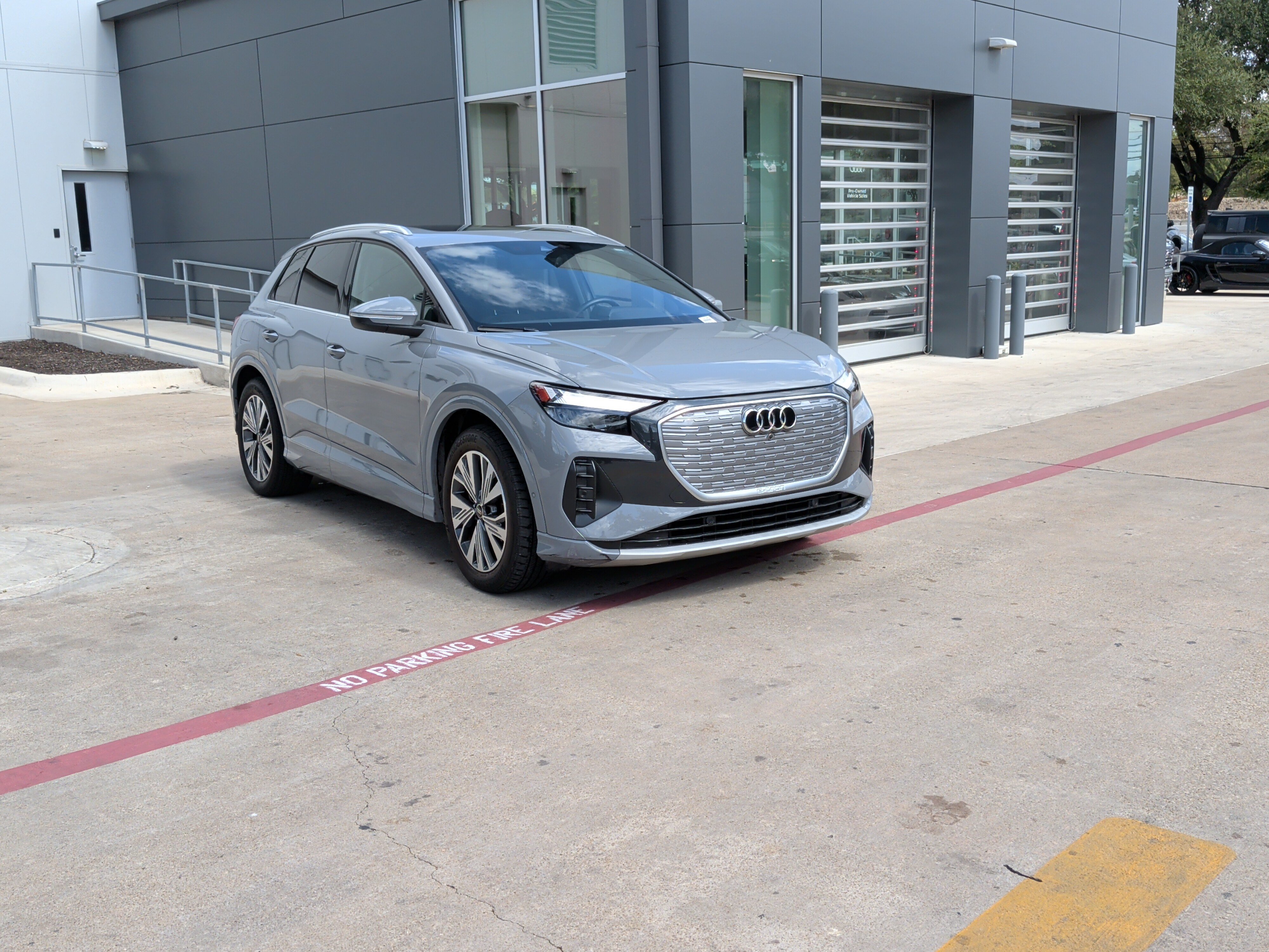 Used 2023 Audi Q4 e-tron Premium Plus w/ Premium Plus RWD image 2