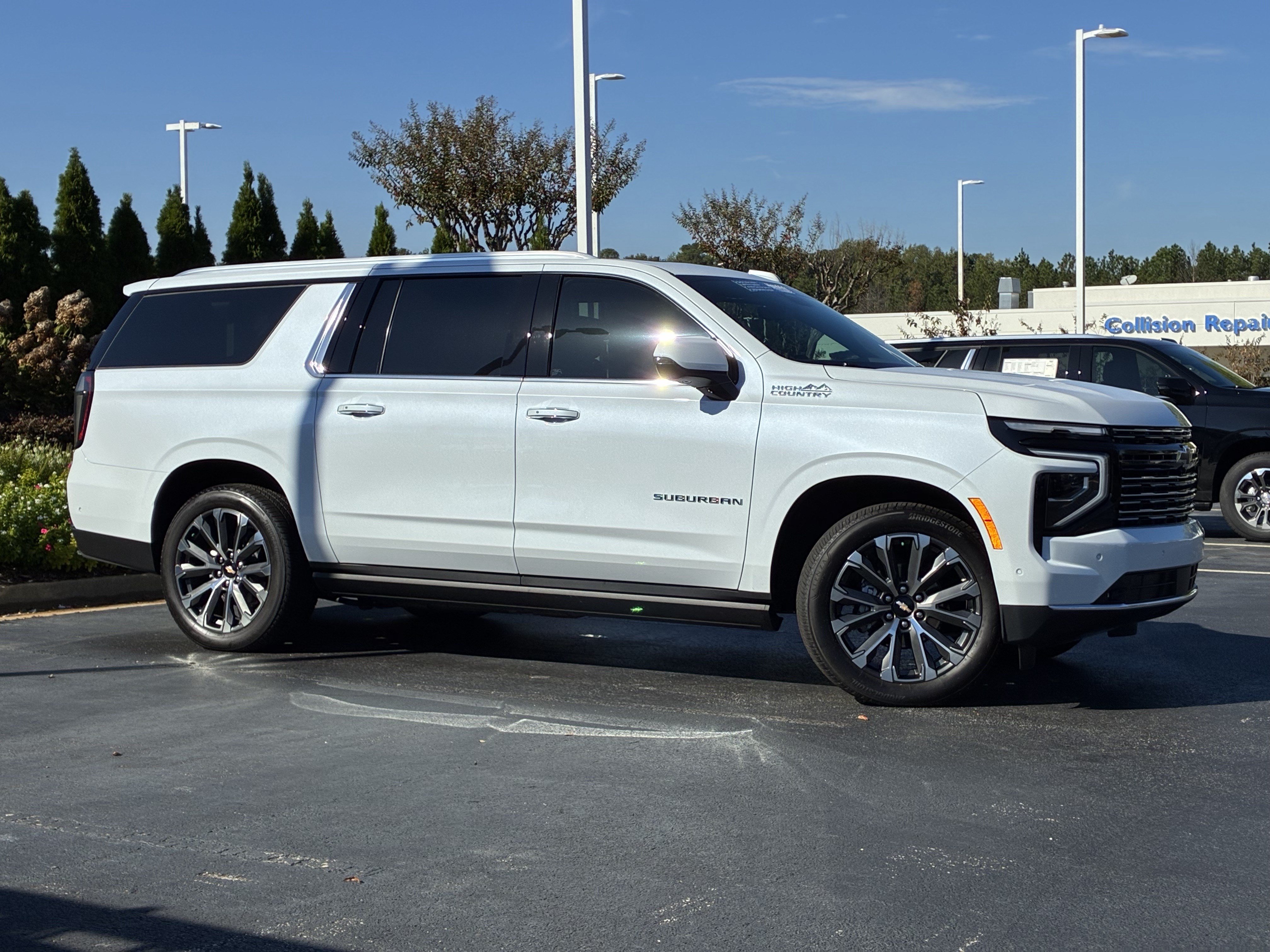 Used 2026 Chevrolet Suburban High Country AWD/4WD image 3