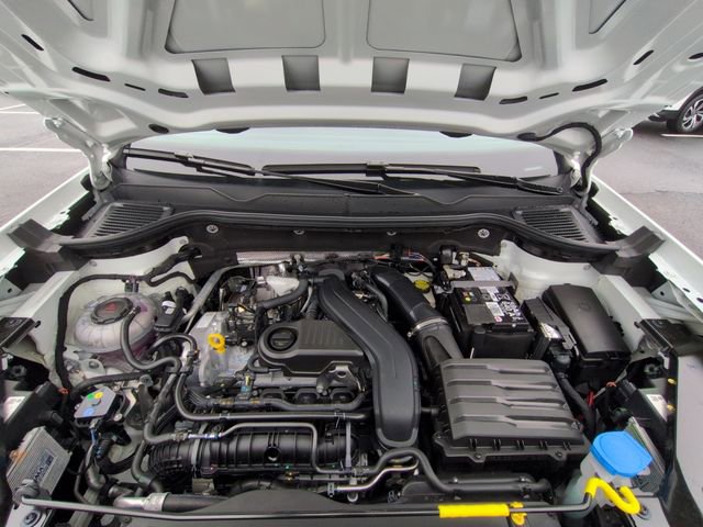 Certified 2025 Volkswagen Taos SE image 26