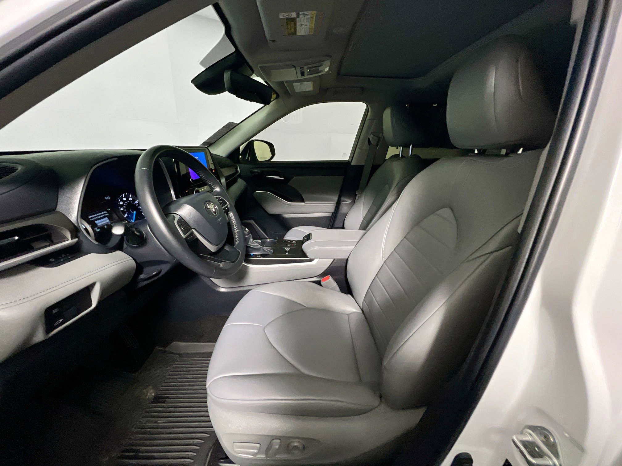 Used 2024 Toyota Highlander XLE image 14
