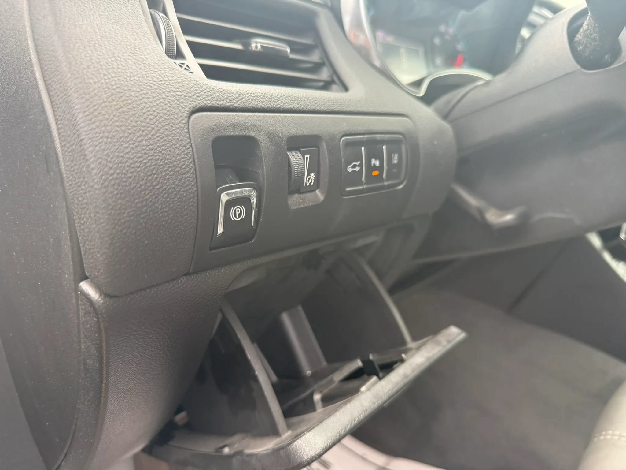 Used 2016 Chevrolet Impala LT w/ Leather Package FWD image 28