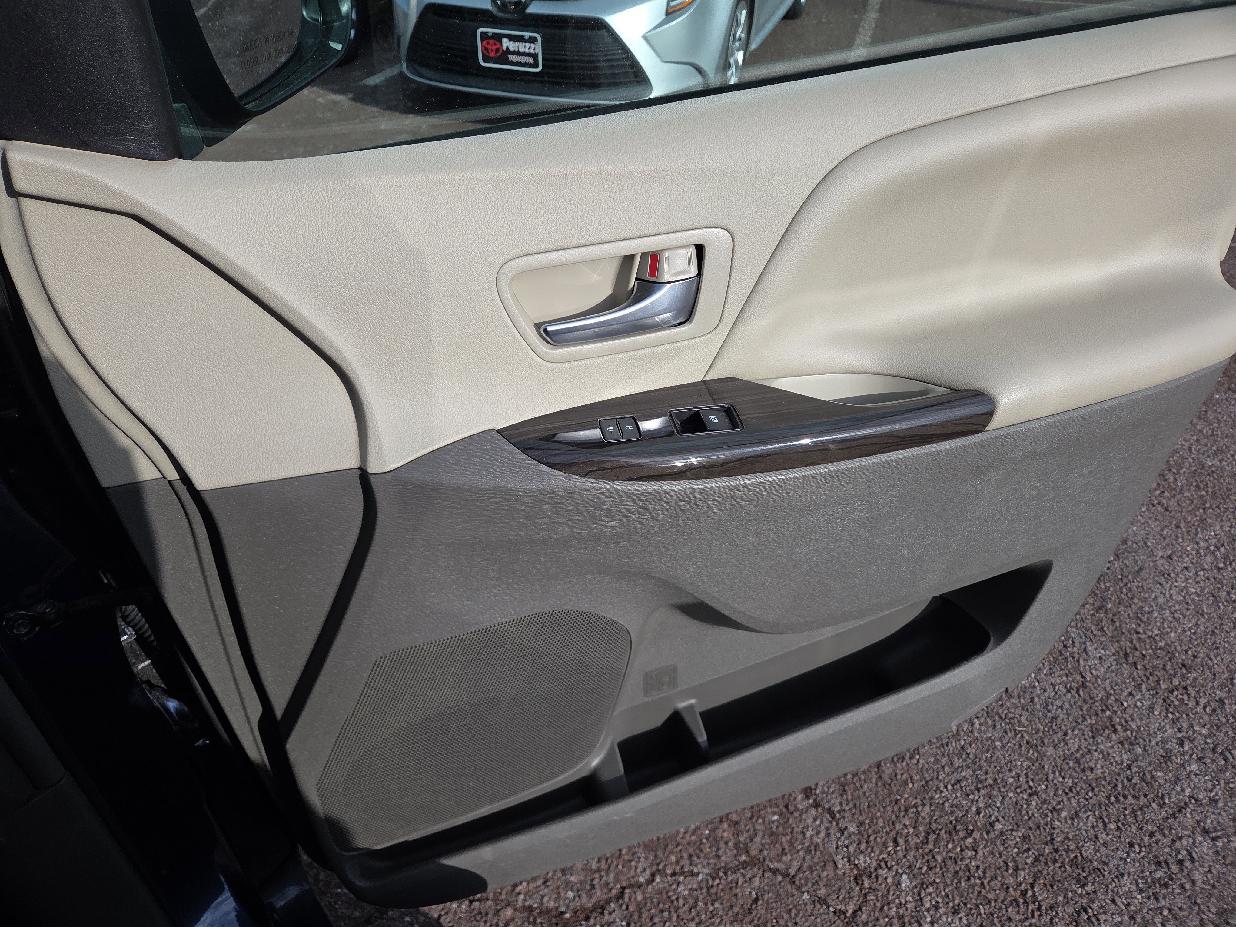 Certified 2019 Toyota Sienna XLE image 17