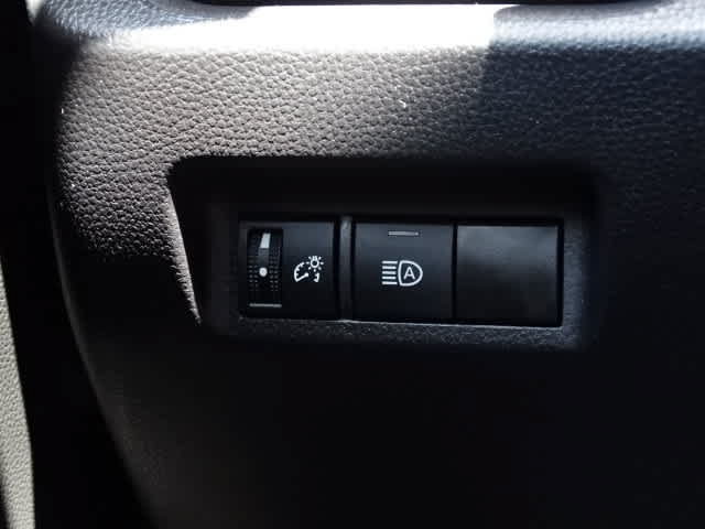 Used 2024 Toyota RAV4 XLE FWD image 40