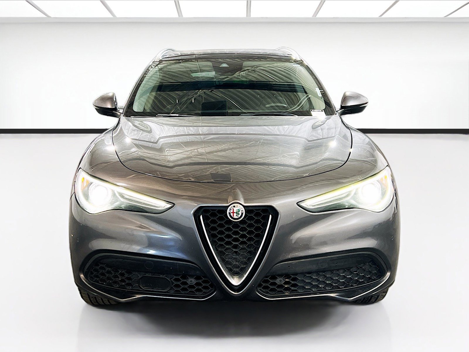 Used 2018 Alfa Romeo Stelvio Ti AWD/4WD image 2