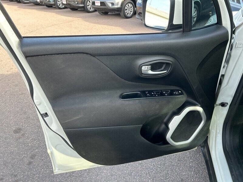Used 2020 Jeep Renegade Latitude image 18