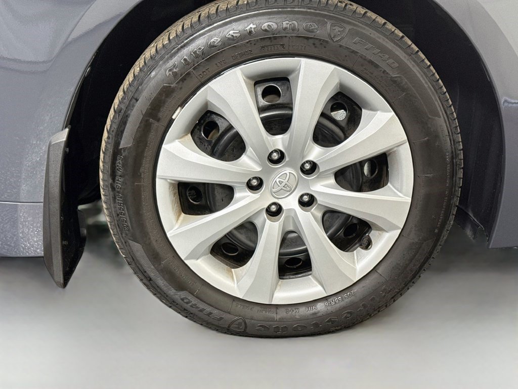 Used 2025 Toyota Corolla LE FWD image 30