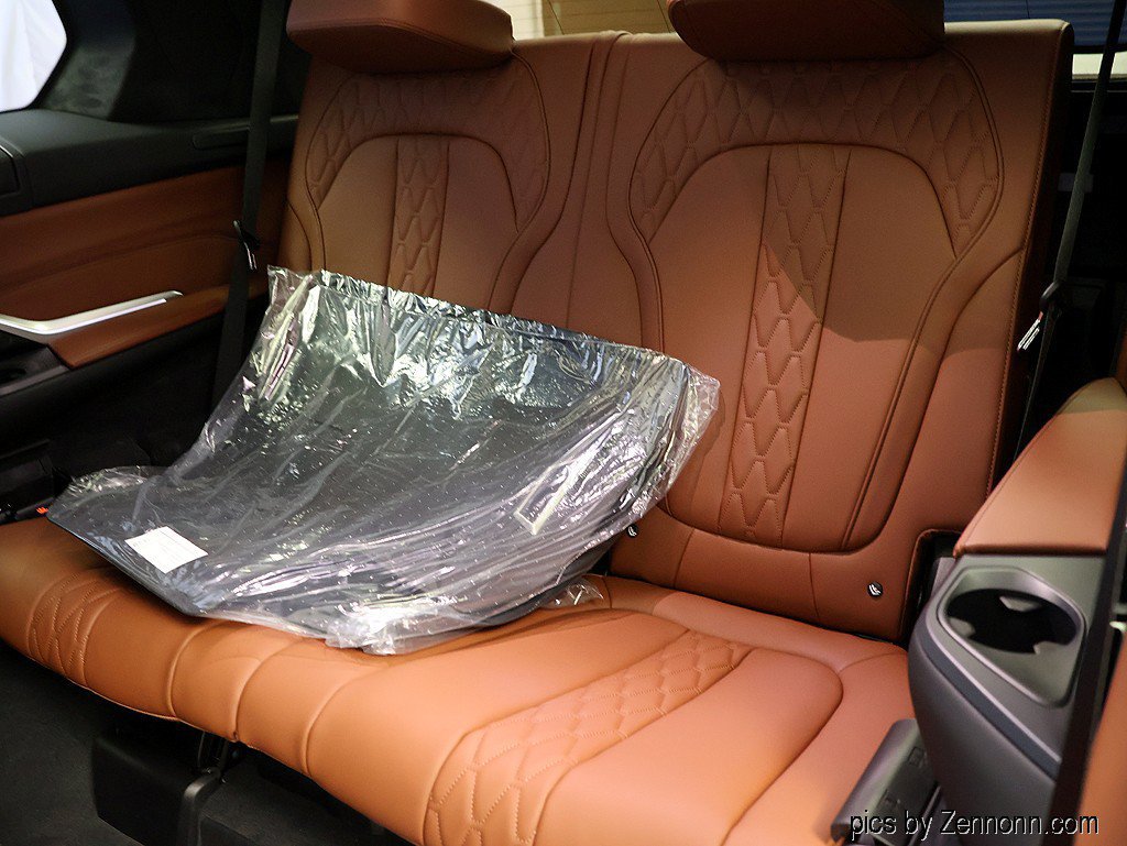 Used 2027 BMW X7 xDrive40i w/ M Sport Package AWD/4WD image 9