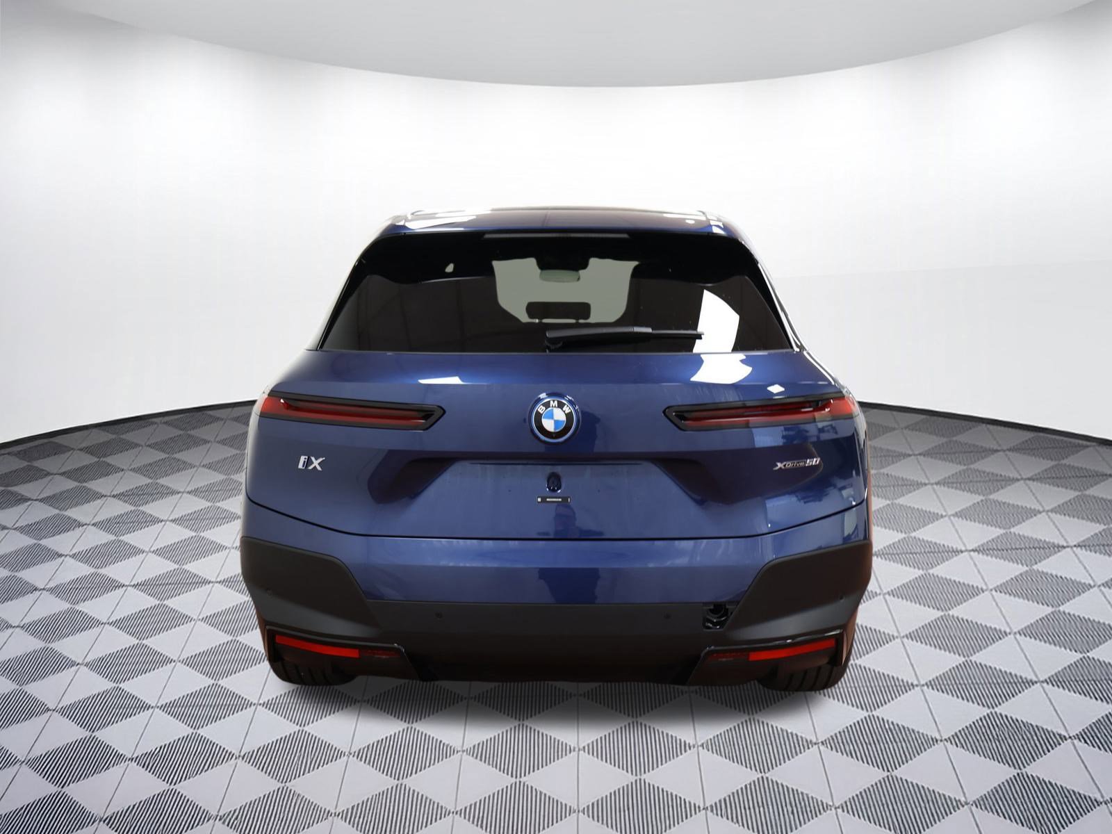 Used 2025 BMW iX xDrive50 w/ Premium Package image 8