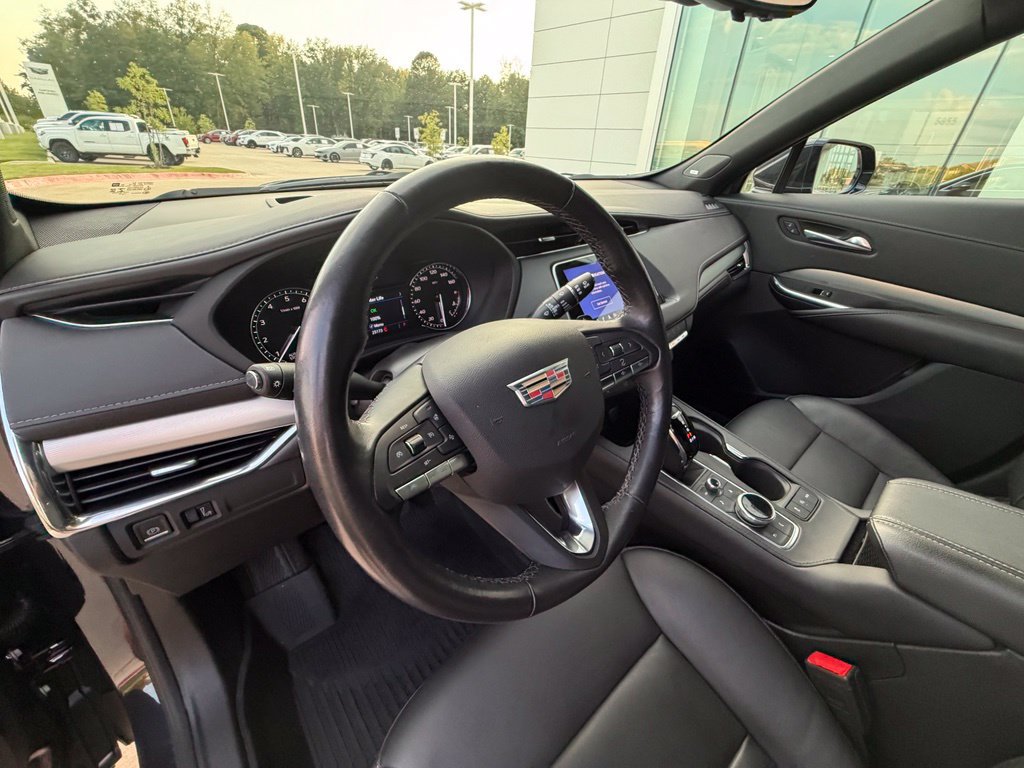 Used 2022 Cadillac XT4 Premium Luxury w/ Enhanced Visibility Package FWD image 13