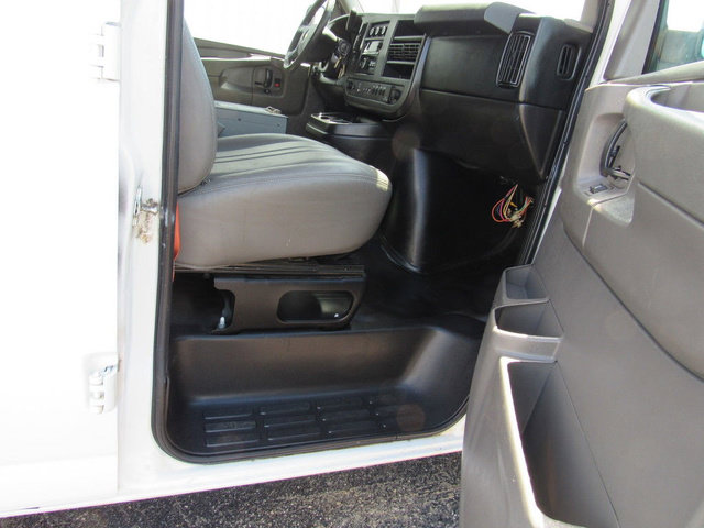 Used 2015 Chevrolet Express 2500 RWD image 13