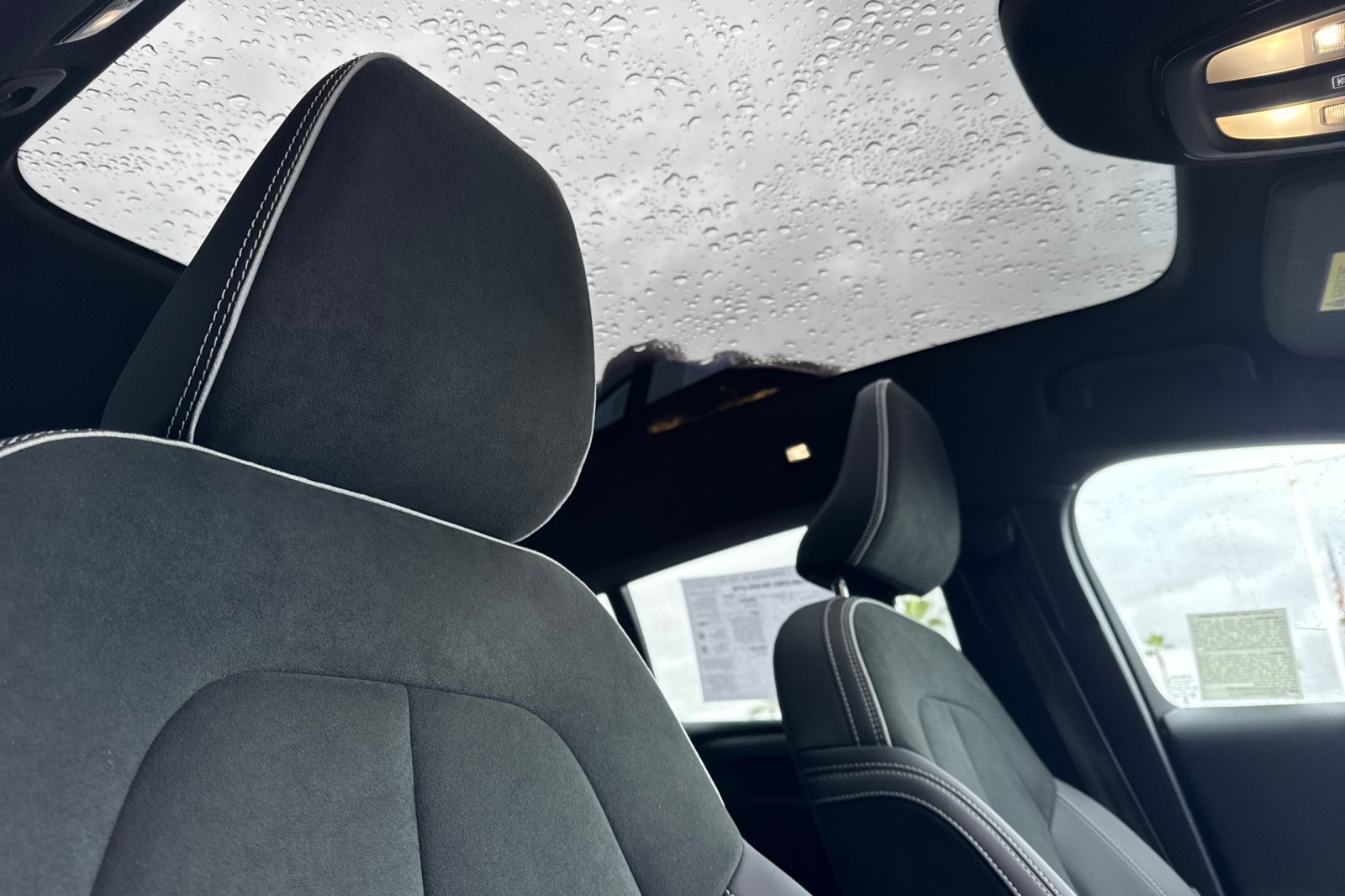 Used 2023 Volvo C40 P8 Recharge Ultimate AWD/4WD image 18