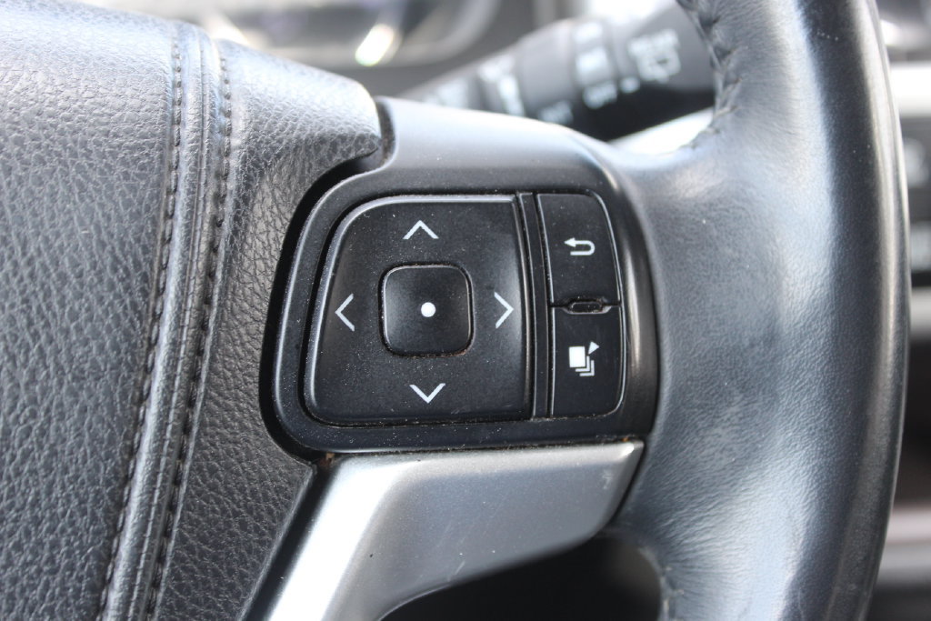 Used 2014 Toyota Highlander Limited FWD image 32
