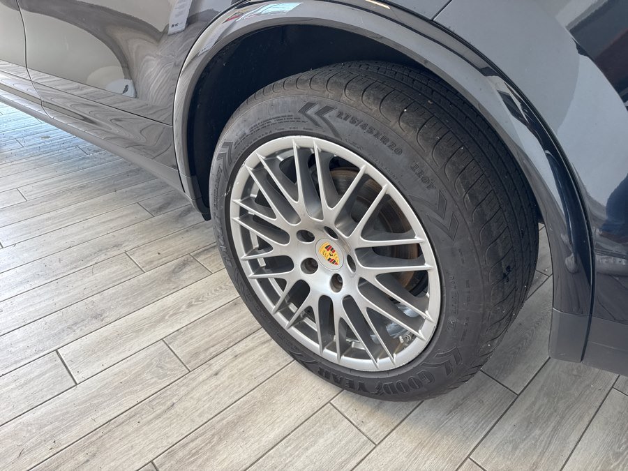 Used 2018 Porsche Cayenne Platinum Edition AWD/4WD image 7