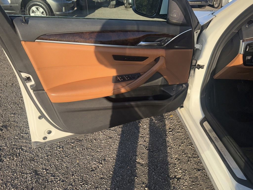Used 2017 BMW 540i xDrive image 31